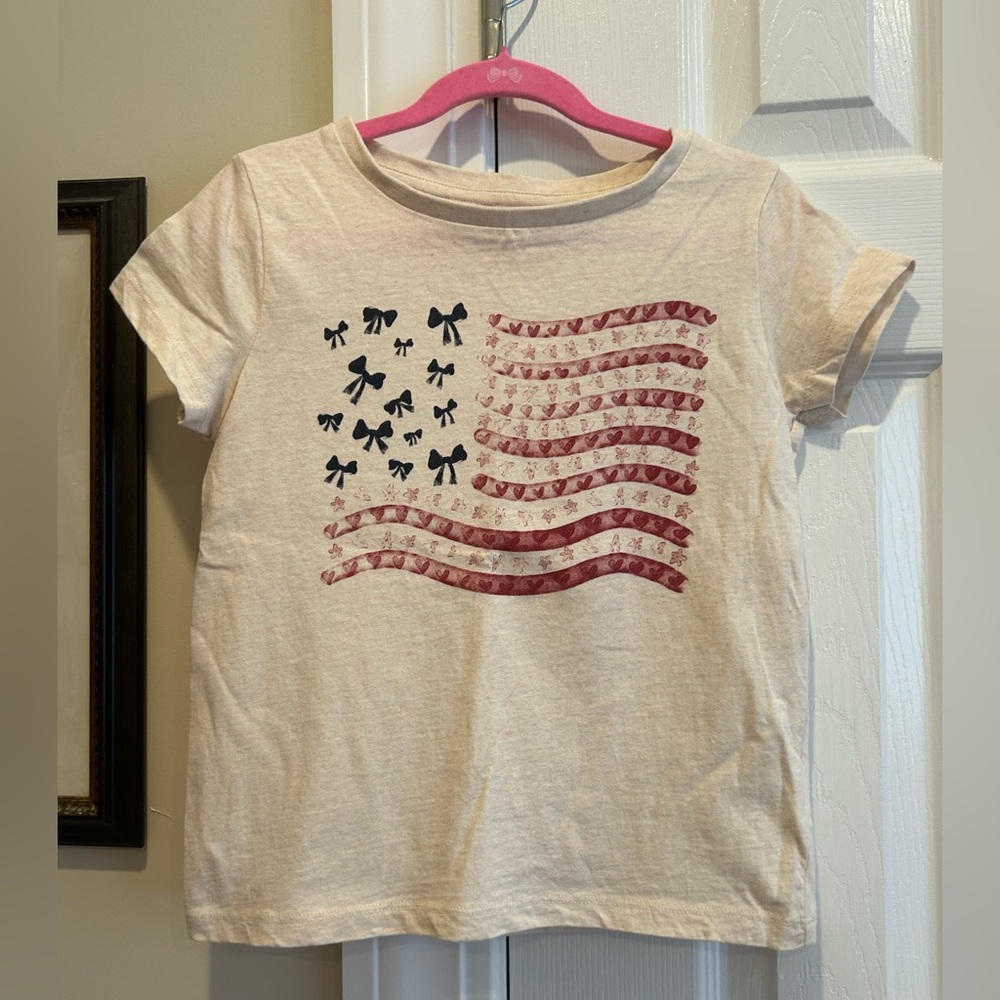 Market & Spruce Cream Graphic Tee with American Flag 🇺🇸